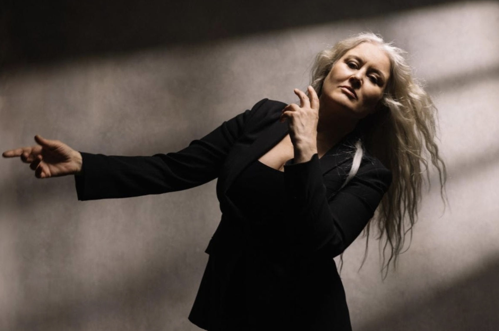 ROCK CELLAR ~ “I Just Needed to Be Brave Again”: Paula Cole on Her New Album, ‘Lo,’ and Embracing Vulnerability (The Interview)